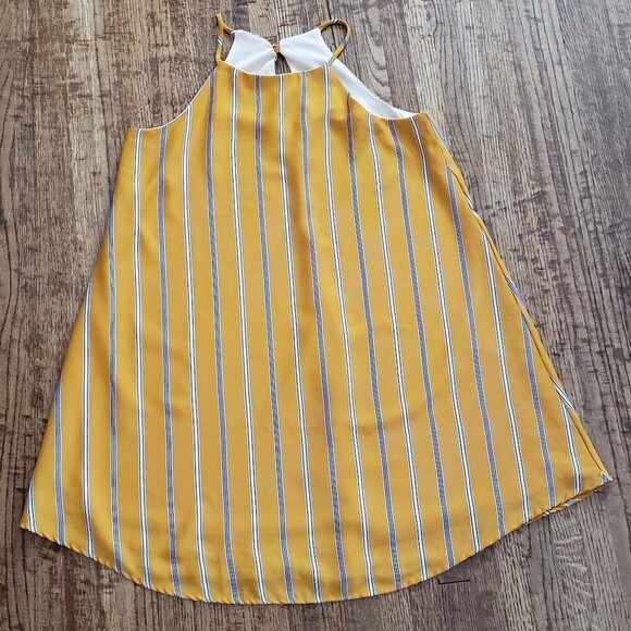 Lulus Dresses & Skirts - Lulus Sleeveless Dress